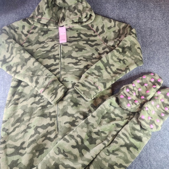 Jenni Camo Fleece Zip Up Pajamas Hoodie 1 Piece Romper M NWT  Bodysuit Jumpsuit - Picture 1 of 10